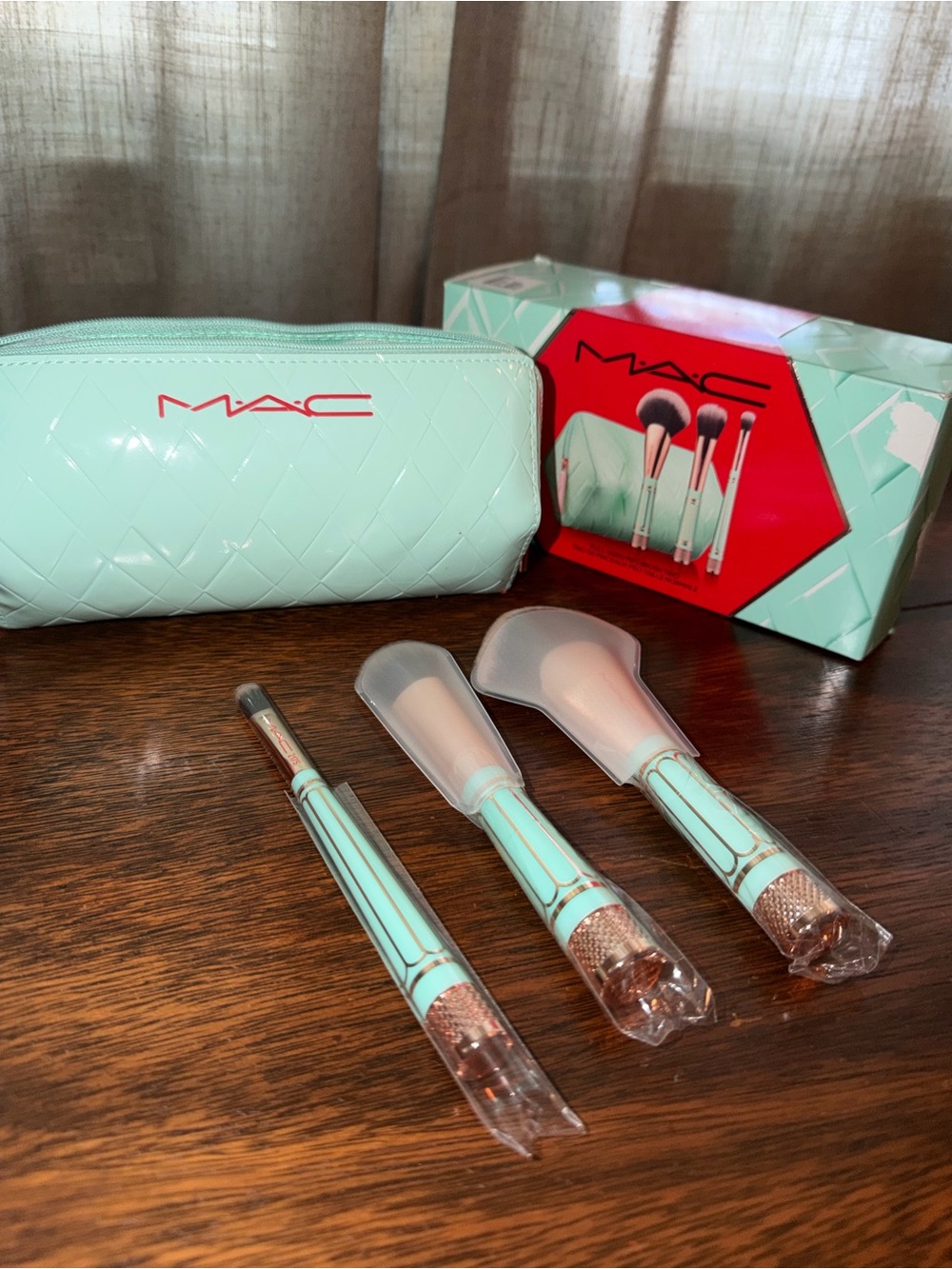 Mac cosmetics brushes